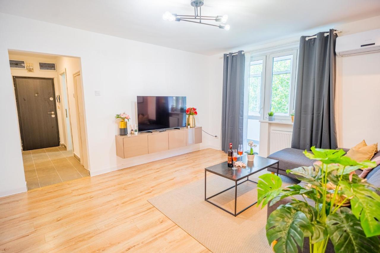 Spacious Newly Renovated 2Br Apartments With Balcony Βουκουρέστι Εξωτερικό φωτογραφία
