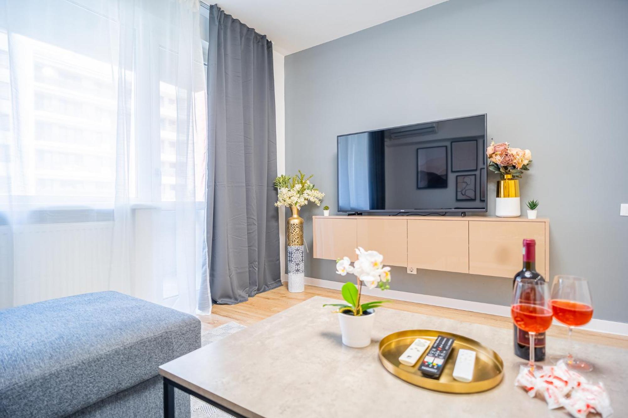 Spacious Newly Renovated 2Br Apartments With Balcony Βουκουρέστι Εξωτερικό φωτογραφία
