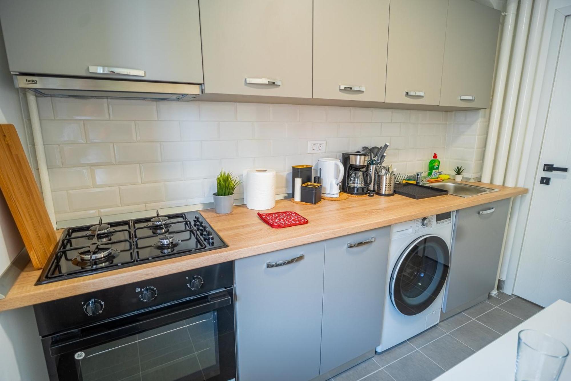 Spacious Newly Renovated 2Br Apartments With Balcony Βουκουρέστι Εξωτερικό φωτογραφία